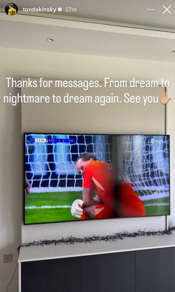 华体会官网-首发17分钟狂送两礼被换下！热刺门将赛后竟发文重温比赛？